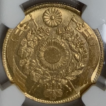 ●一点モノ● 日本 1870年(明治3)　JNDA-近3 旧5円金貨　明瞭ウロコ 未使用 【NGC：MS64 組合鑑定書・デジタル鑑定書付】